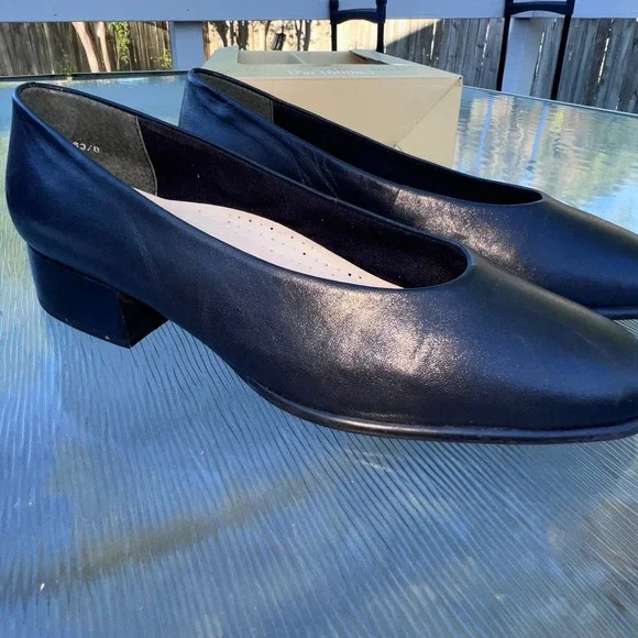 Worthington Soft Collection Cindy Leather Low Block Heel Pumps 6M - Picture 5 of 6